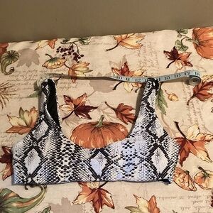 10/$5 Black and White Bikini Bathing Suit Top